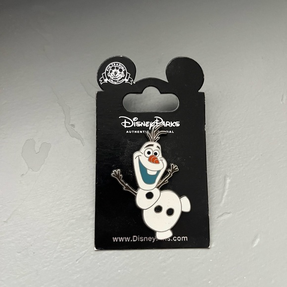 Disney Olaf Pin - White and Black - Picture 1 of 4
